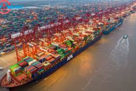 Giá cước container từ Thượng Hải đến Bờ Tây Hoa Kỳ tăng 31% trong một tuần